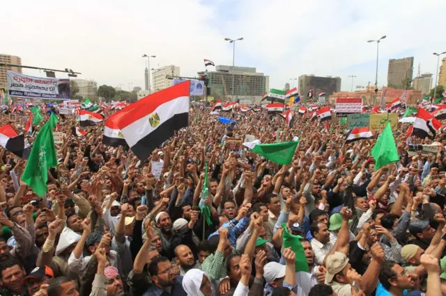 متظاهرون في ميدان التحرير