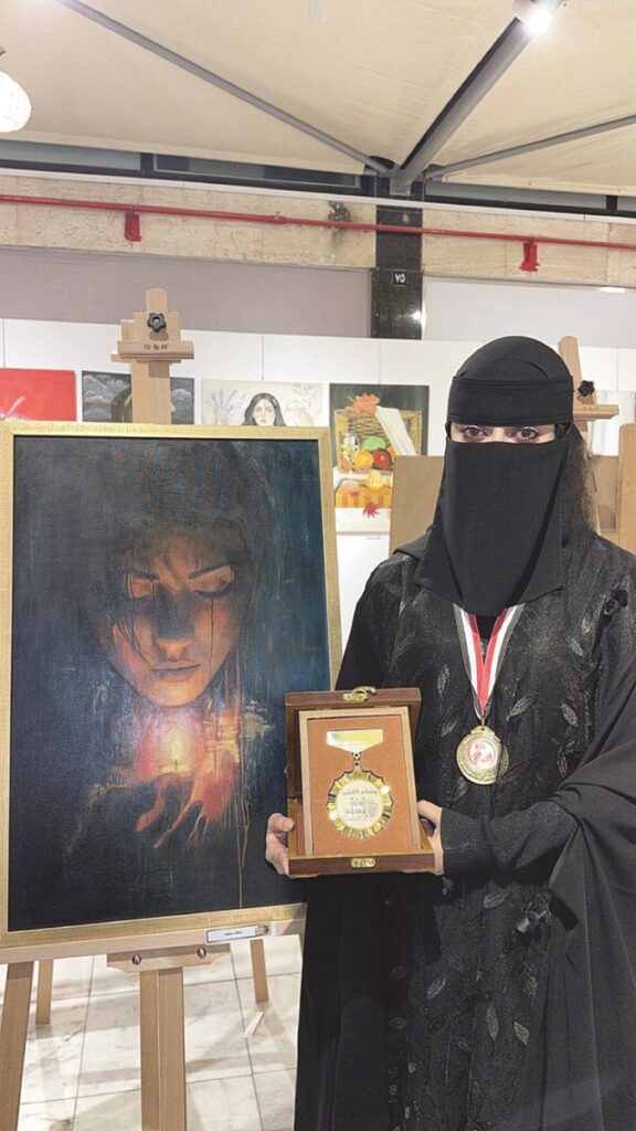 جريدة الرياض | سحاب محمد: وجدت الملجأ بين لوحاتي