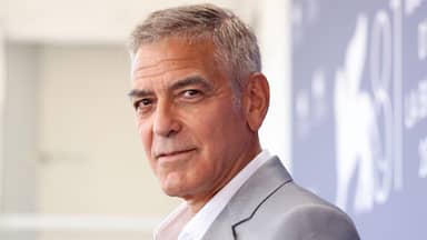 بكلمات مؤثرة... جورج كلوني ينعى شقيقته بعد صراع مع السرطان ويصفها بـ"البطلة"