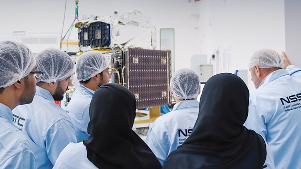 إنجازات نوعية في القطاع الفضاء إماراتي إنجازات نوعية في القطاع الفضاء إماراتي
