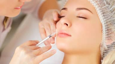 مركز تجميل غير مرخص... وهذا ما يقوم به