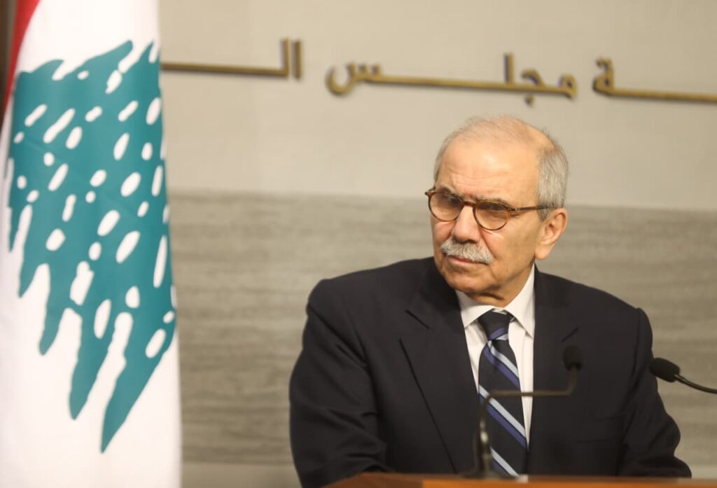 رئيس الوزراء اللبناني يعرض مشروع قانون لمعالجة الانتظام المالي واسترداد الودائع