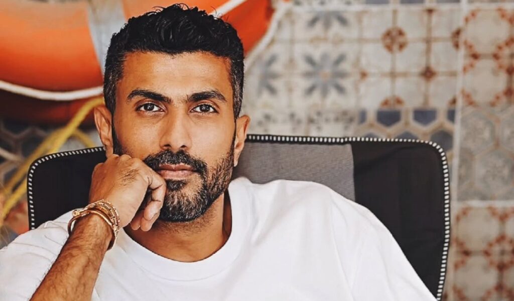 على متن الطائرة.. محمد سامي في طريقه لحضور مهرجان البحر الأحمر السينمائي الدولي