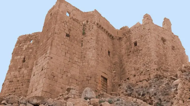 قلعة مصياف قرب حلب في سوريا كانت مقرا للنزاريين في القرن الثاني عشر