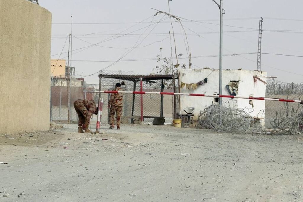 مقتل وإصابة 13 أفغانياً وباكستانياً بتبادل إطلاق نار على الحدود Al Bayan