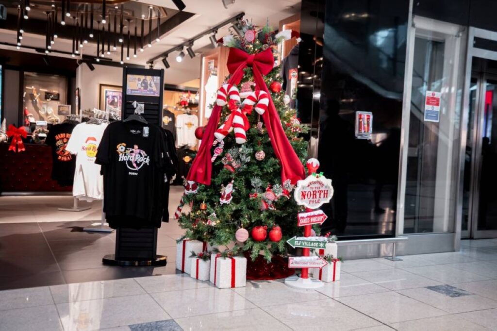 مطار دبي الدولي حكاية شتوية ساحرة في موسم الأعياد Al Bayan