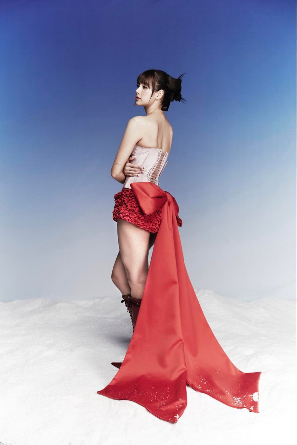 251225 تحديث تويتر ليزا (LLOUD) - إجازة سعيدة 🎁