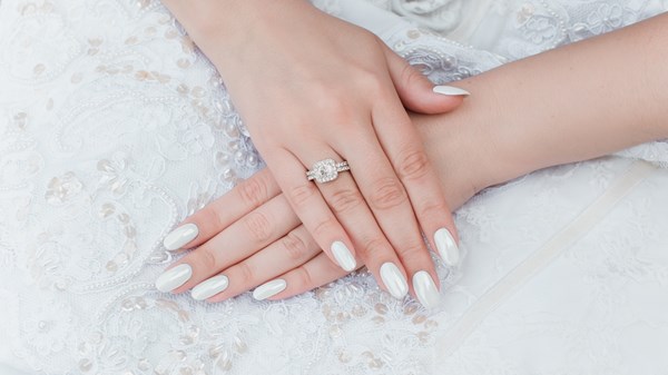 إطلالة لا تُنسى.. أفكار أظافر ساحرة لـ«عروس الشتاء» إطلالة لا تُنسى.. أفكار أظافر ساحرة لـ«عروس الشتاء»