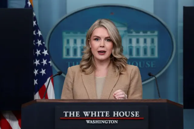 المتحدثة باسم البيت الأبيض، كارولين ليفيت، تعقد مؤتمرًا صحفيًا في البيت الأبيض، في واشنطن العاصمة، الولايات المتحدة، 1 ديسمبر/كانون الأول 2025.