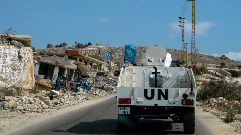 تعرض دورية تابعة لليونيفيل لإطلاق نار من الجيش الإسرائيلي في جنوب لبنان جنود حفظ السلام التابعون لليونيفيل في دورية على طول الخط الأزرق في ميس الجبل، جنوبي لبنان. 26 أيلول 2025. (الأمم المتحدة)