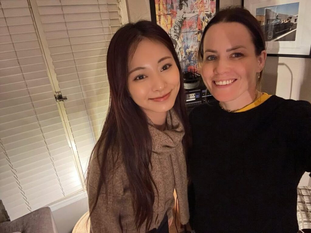 251224 تحديث katieriggsmusic على Instagram - أنهت العام مع موكلي @thinkaboutzu أكبر حبيبة بصوت جميل! يا له من اقتراب رائع من عام 2025! إجازة سعيدة للجميع! دمتم سالمين ❤️❤️❤️