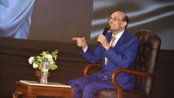 أكرم السعدني يدافع عن محمد صبحي: كبير القامة وعظيم المقام أكرم السعدني يدافع عن محمد صبحي: كبير القامة وعظيم المقام