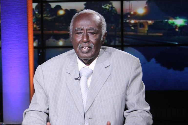 (عبد القادر سالم) أحد أعمدة الغناء السوداني -