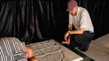 صحافي إسرائيلي يزور ضريح نصرالله.. ما القصة؟