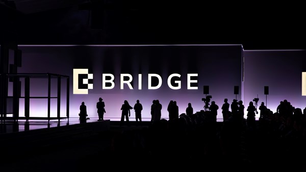 يسرا وإدريس ألبا يفسران سر استمرارية النجاح والمحافظة عليه.. في «قمة بريدج 2025» يسرا وإدريس ألبا يفسران سر استمرارية النجاح والمحافظة عليه.. في «قمة بريدج 2025»