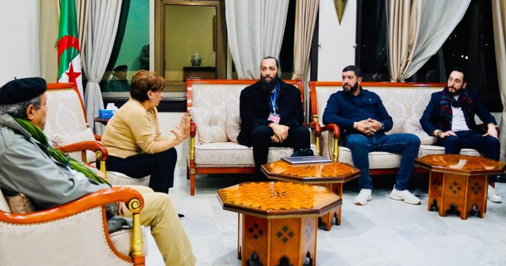 بن دودة تعقد لقاءات تشاورية مع المنتجين والمهنيين السينمائيين بن دودة تعقد لقاءات تشاورية مع المنتجين والمهنيين السينمائيين