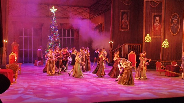 الأوبرا المصرية تفتح خزائن الخيال وتستدعي «كسارة البندق» من جديد