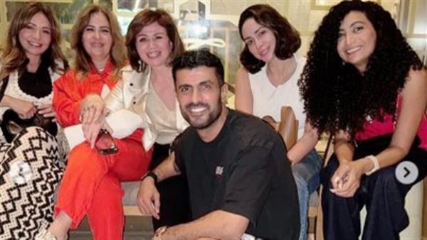 ضحك وذكريات.. إلهام شاهين تكشف كواليس لَمّتها مع النجوم ضحك وذكريات.. إلهام شاهين تكشف كواليس لَمّتها مع النجوم