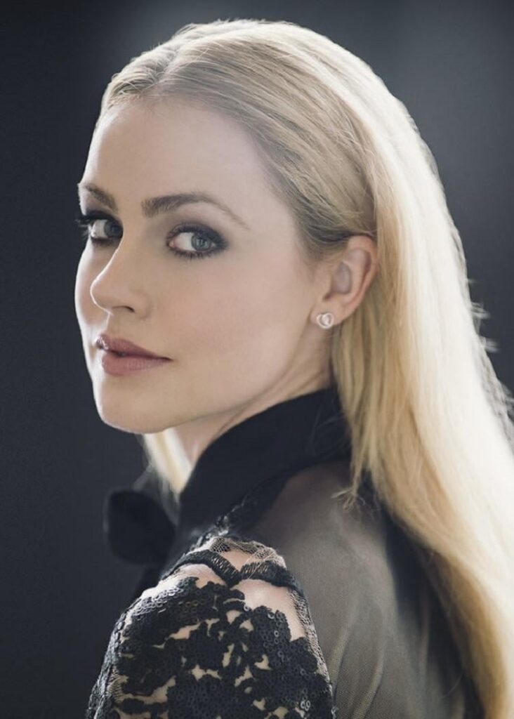 Amanda Schull