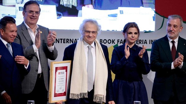 أمين معلوف يفوز بجائزة أدبية جديدة عن مجموع أعماله