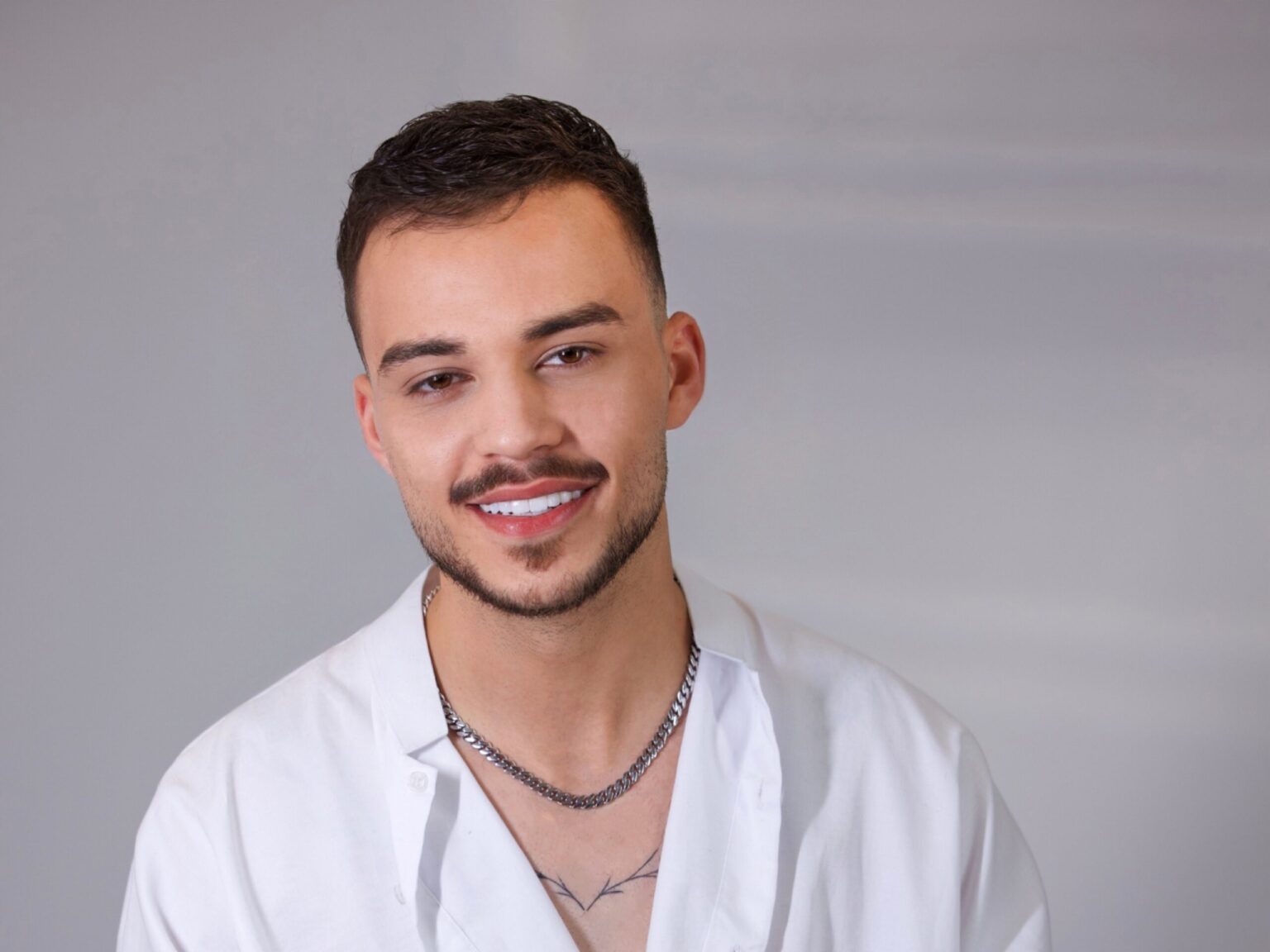 حسام سيلاوي يودّع ٢٠٢٥ بمفاجأة مزدوجة… إليكم التفاصيل – موقع بصراحة-موقع النجوم