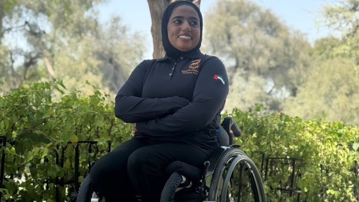 فاطمة البلوشي.. مروِّضة خيول تتحدى الصعوبات