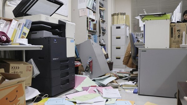 اليابان: زلزال قوي تبعه تسونامي قبالة الساحل الشمالي