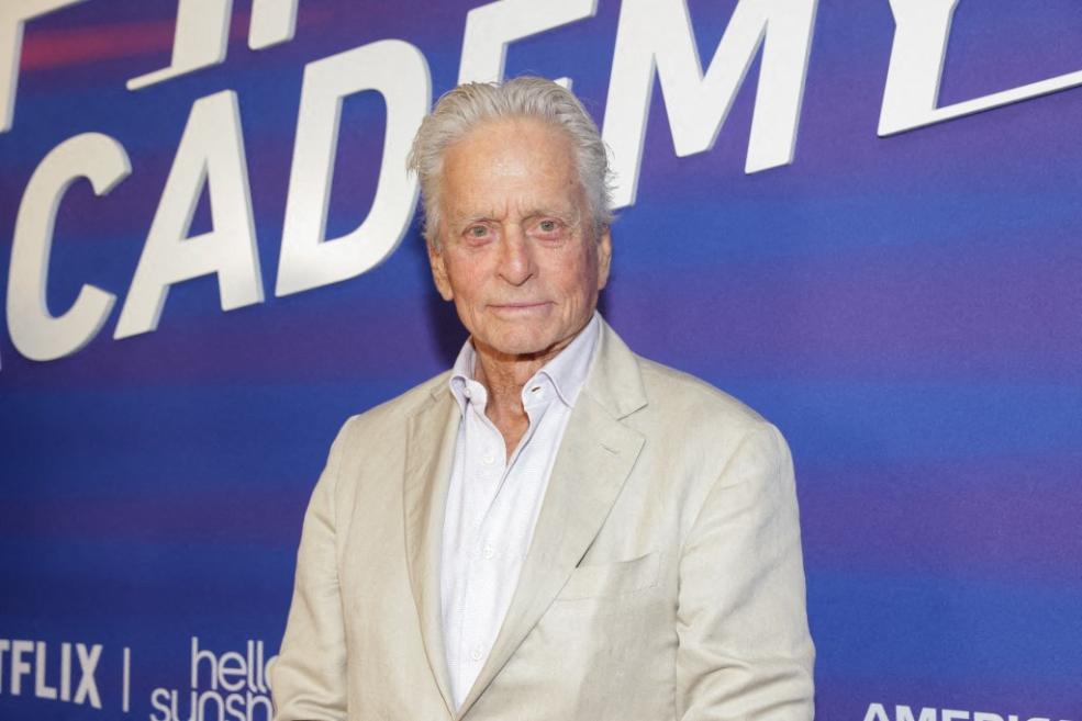 مايكل دوغلاس يكشف تفاصيل حديثه الأخير مع روب راينر قبل وفاته المأساوية