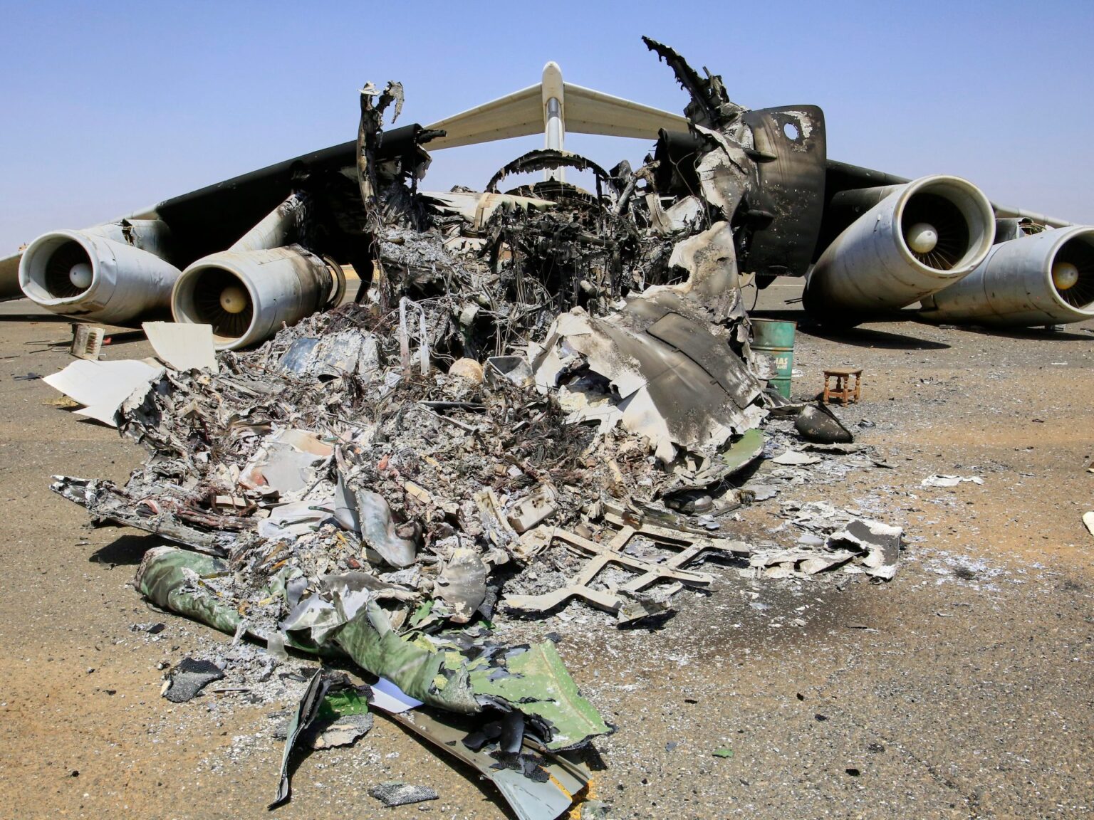 تحطم طائرة شحن عسكرية بالسودان ومقتل طاقمها | أخبار تحطم طائرة شحن عسكرية بالسودان ومقتل طاقمها | أخبار