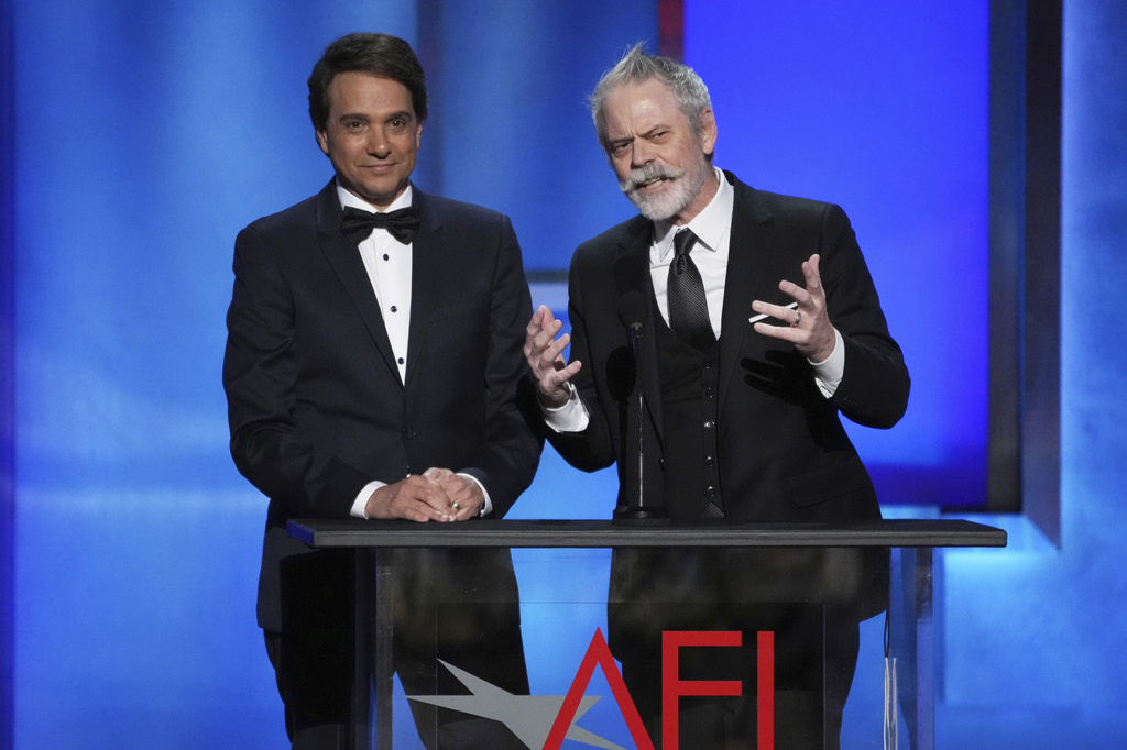 سي. توماس هاول، كن ممتنًا لمن أنت – The Mercury News سي. توماس هاول، كن ممتنًا لمن أنت – The Mercury News