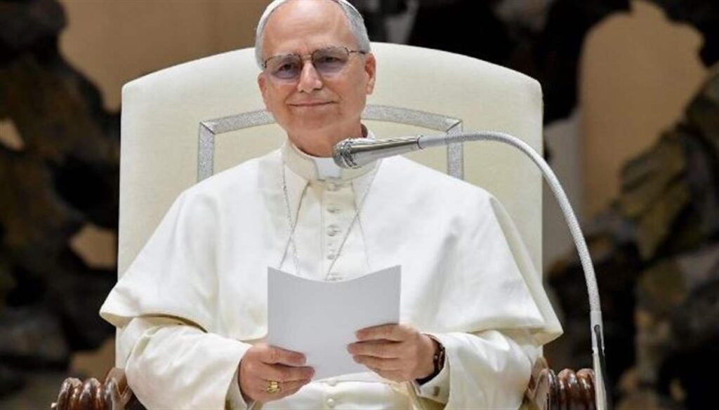 الأم التي فقدت أولادها بغارة اسرائيلية.. التقاها البابا لاون! (صور)