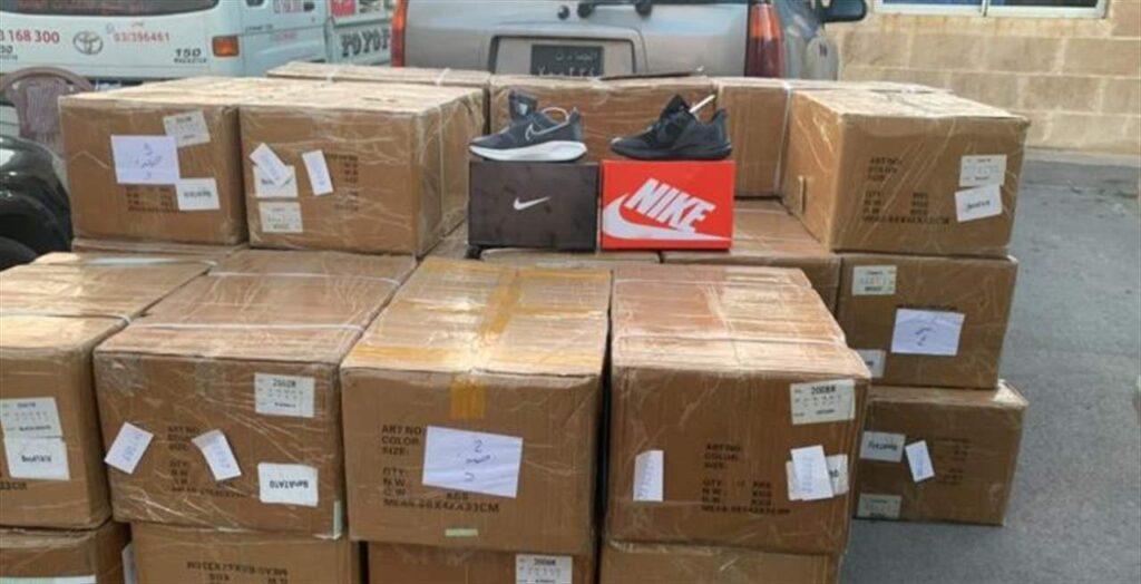 أحذية مهربة.. الجمارك تضبط &quot;بيك آب&quot;!