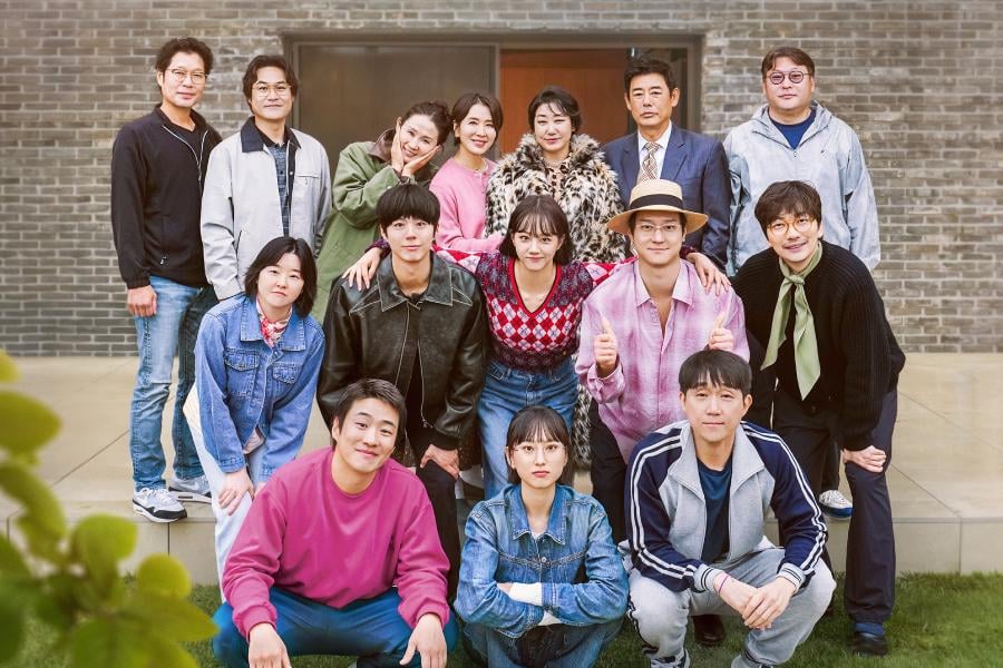 Park Bo Gum وHyeri وطاقم عمل مسلسل "Reply 1988" سيصدرون أغاني جديدة بمناسبة الذكرى السنوية العاشرة