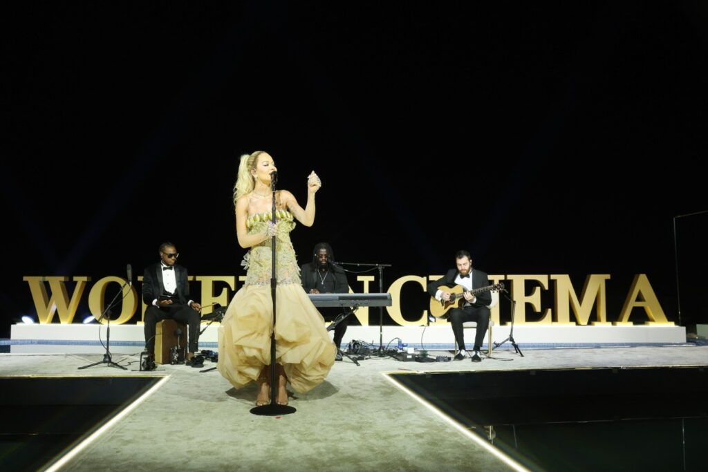 في اليوم الثاني من مهرجان البحر الأحمر السينمائي 2025… حضور لافت للنجمات وتألق مبهر في فعالية “المرأة في السينما” في اليوم الثاني من مهرجان البحر الأحمر السينمائي 2025… حضور لافت للنجمات وتألق مبهر في فعالية "المرأة في السينما"