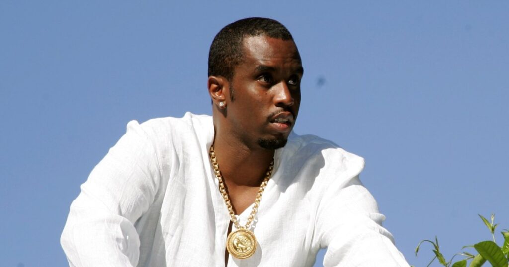 أخت تصرخ في وجه المحامي في فيلم Sean Combs: The Reckoning Doc