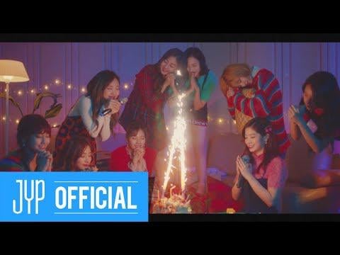 251222 اليوم تحديث تويتر intwice - في مثل هذا اليوم منذ 8 سنوات، أصدرت TWICE الفيديو الموسيقي لأغنية "Merry & Happy".