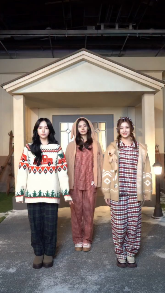 251221 تحديث الانستقرام مع سانا ومينا وتزويو - ✨🎄HAPPY HOLIDAY🎄✨ يوم رائع ♪