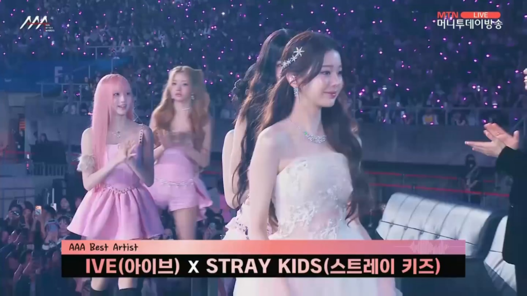 251206 IVE فاز بجائزة "أفضل فنان" في حفل توزيع جوائز الفنانين الآسيويين لعام 2025 (AAA)