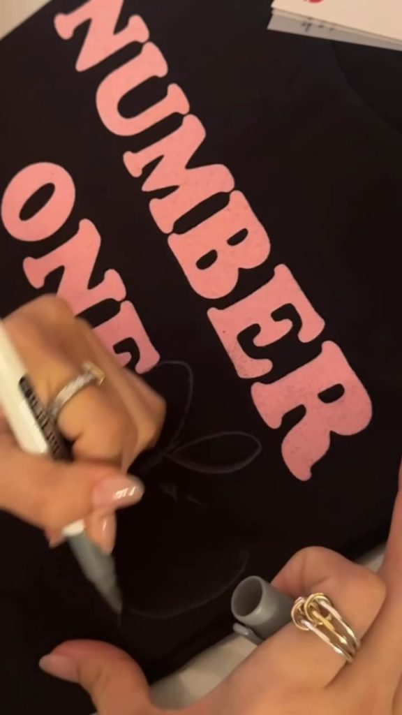 251208 تحديث روزي (مصاصة الدماء) على الانستغرام