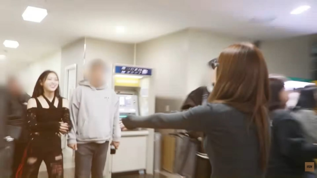 251212 تحديث يوتيوب ITZY - تحدي ITZY "TUNNEL VISION" خلف | #TNVSChallenge (تحدي Sana's TUNNEL VISION مع Ryujin Behind Cut)