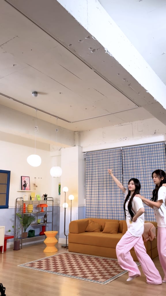 251201 تحديث TikTok الرسمي لـ IVE - 4️⃣👯‍♀️