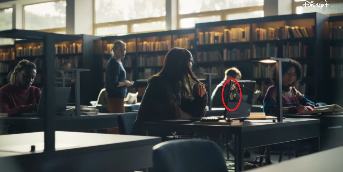 رمز البطيخة في إعلان عيد الميلاد 2025 لـ ديزني بلاس (حساب ديزني بلاس)