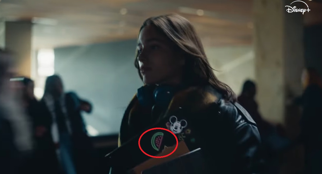 رمز البطيخة في إعلان عيد الميلاد 2025 لـ ديزني بلاس (حساب ديزني بلاس)