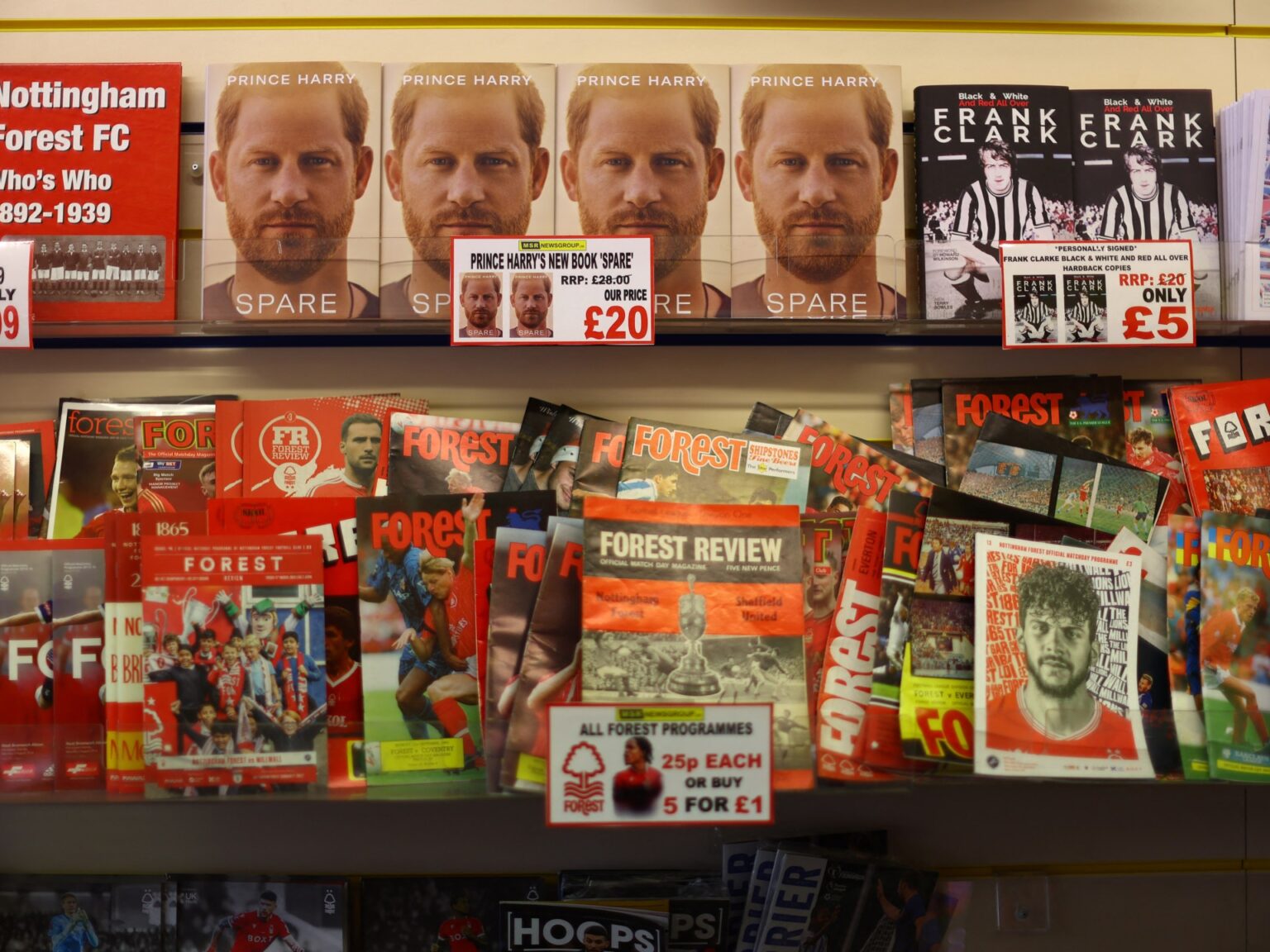 ما وراء الغلاف.. كيف تصنع دور النشر الغربية نجوم الكتابة؟ | ثقافة ما وراء الغلاف.. كيف تصنع دور النشر الغربية نجوم الكتابة؟ | ثقافة