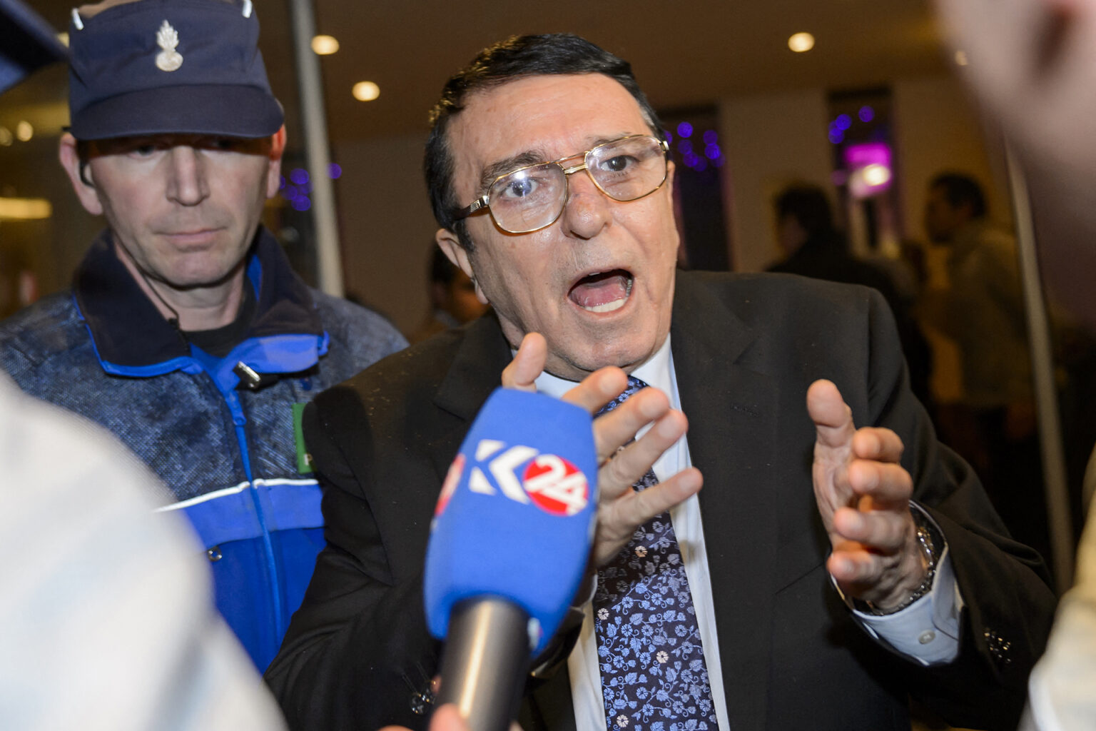 رياض نعسان آغا.. رحلة أديب سوري من التلفاز إلى السياسة | موسوعة رياض نعسان آغا.. رحلة أديب سوري من التلفاز إلى السياسة | موسوعة