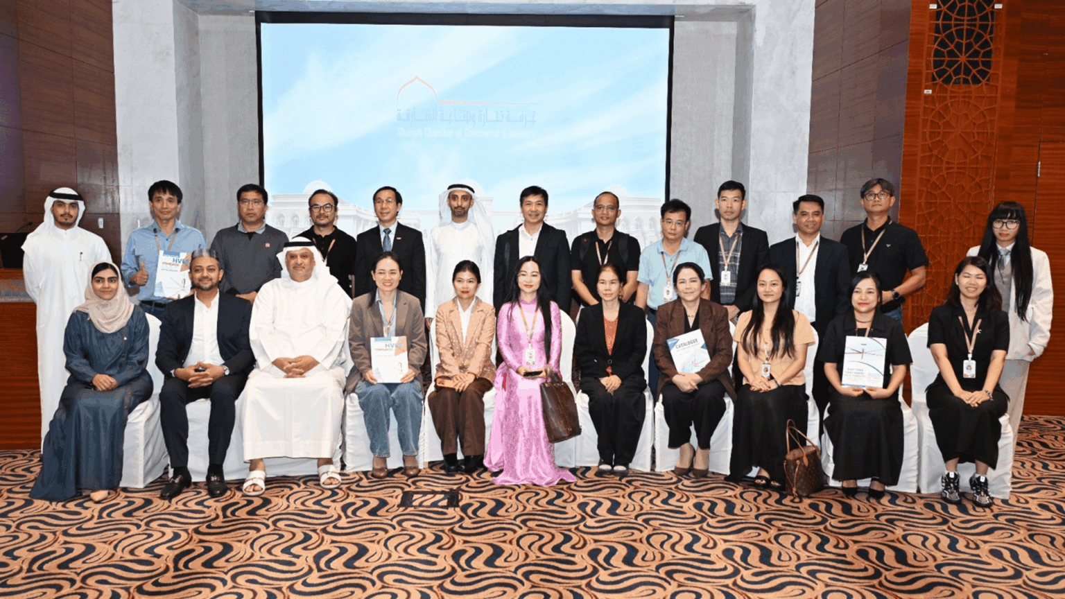 غرفة الشارقة تبحث مع وفد فيتنامي تعزيز التعاون التجاري والصناعي