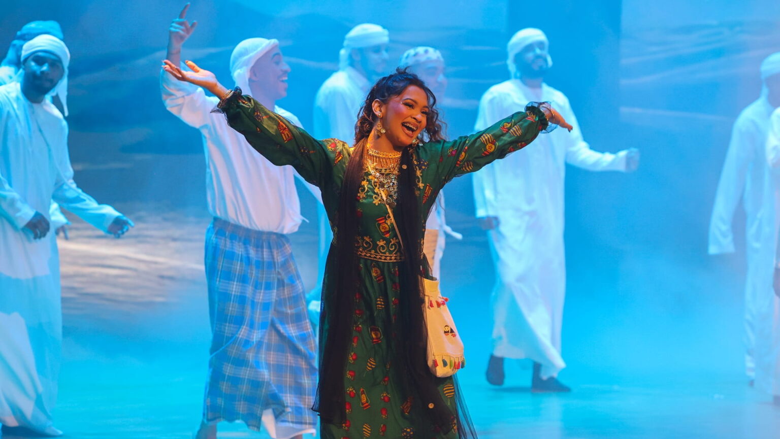 سر الفريج الأزرق يشعل خشبة مهرجان الإمارات لمسرح الطفل بالشارقة