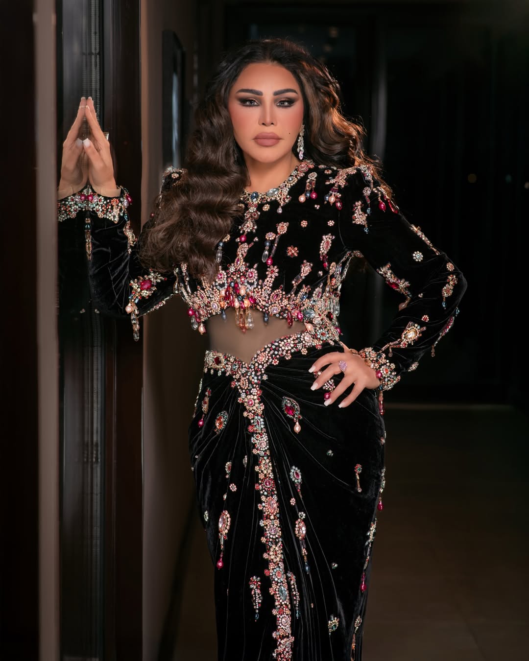 احلام الشامسي في العلا بفستان فخم من تصميم زهير مراد (انستغرام)