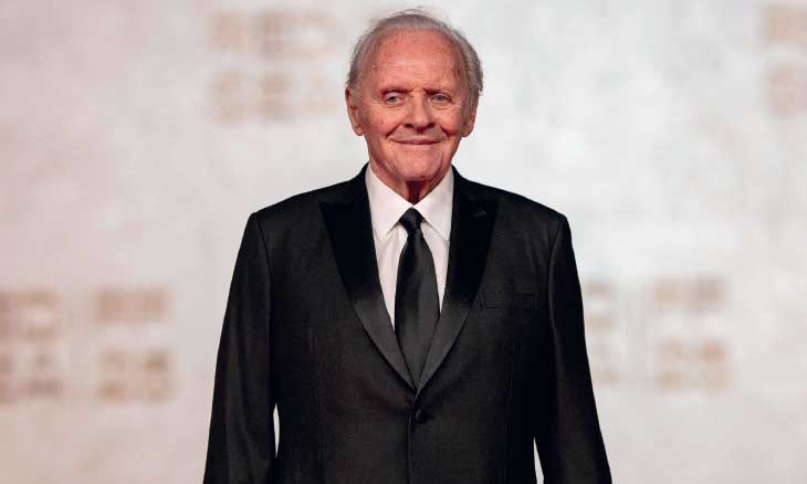 تكريم أنتوني هوبكنز في ختام مهرجان البحر الأحمر السينمائي في السعودية تكريم أنتوني هوبكنز في ختام مهرجان البحر الأحمر السينمائي في السعودية