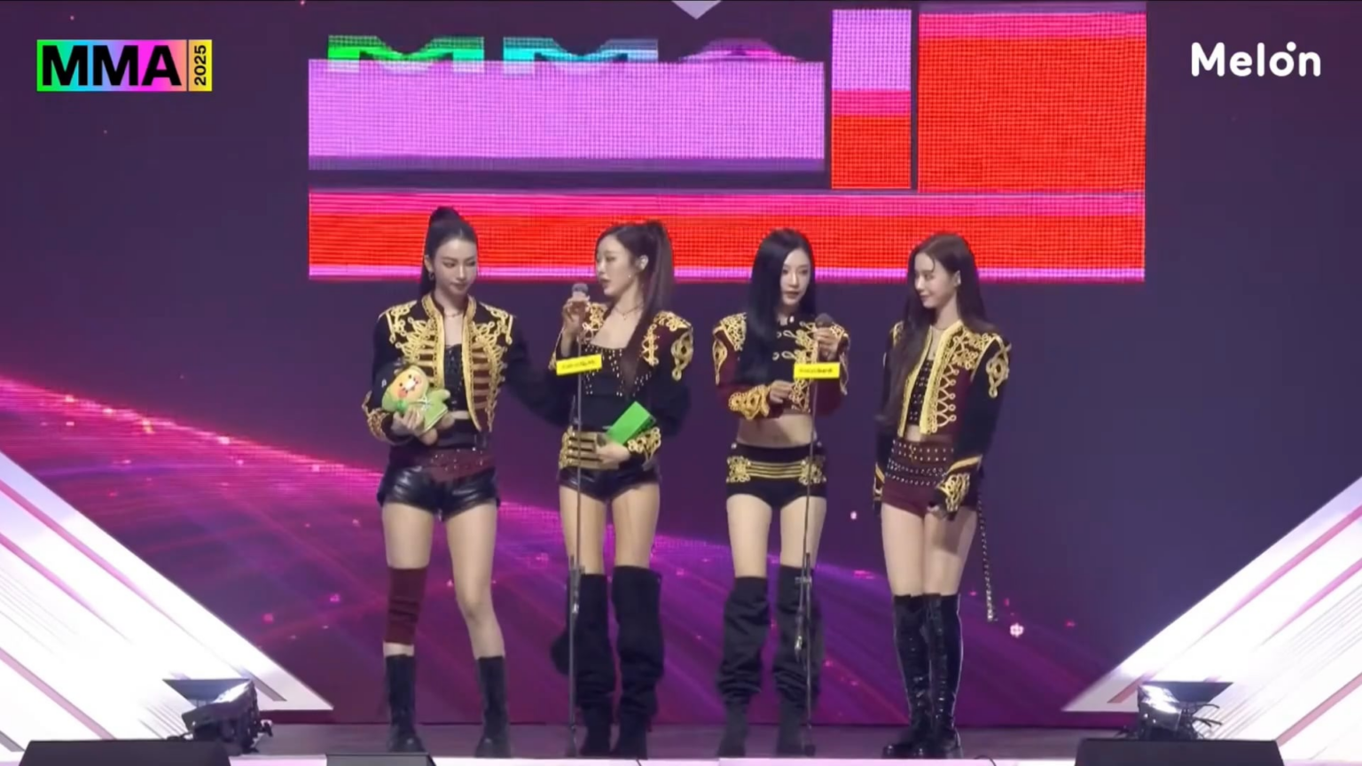 251220 aespa تفوز بجائزة "الفنان العالمي" في حفل توزيع جوائز Melon Music Awards لعام 2025